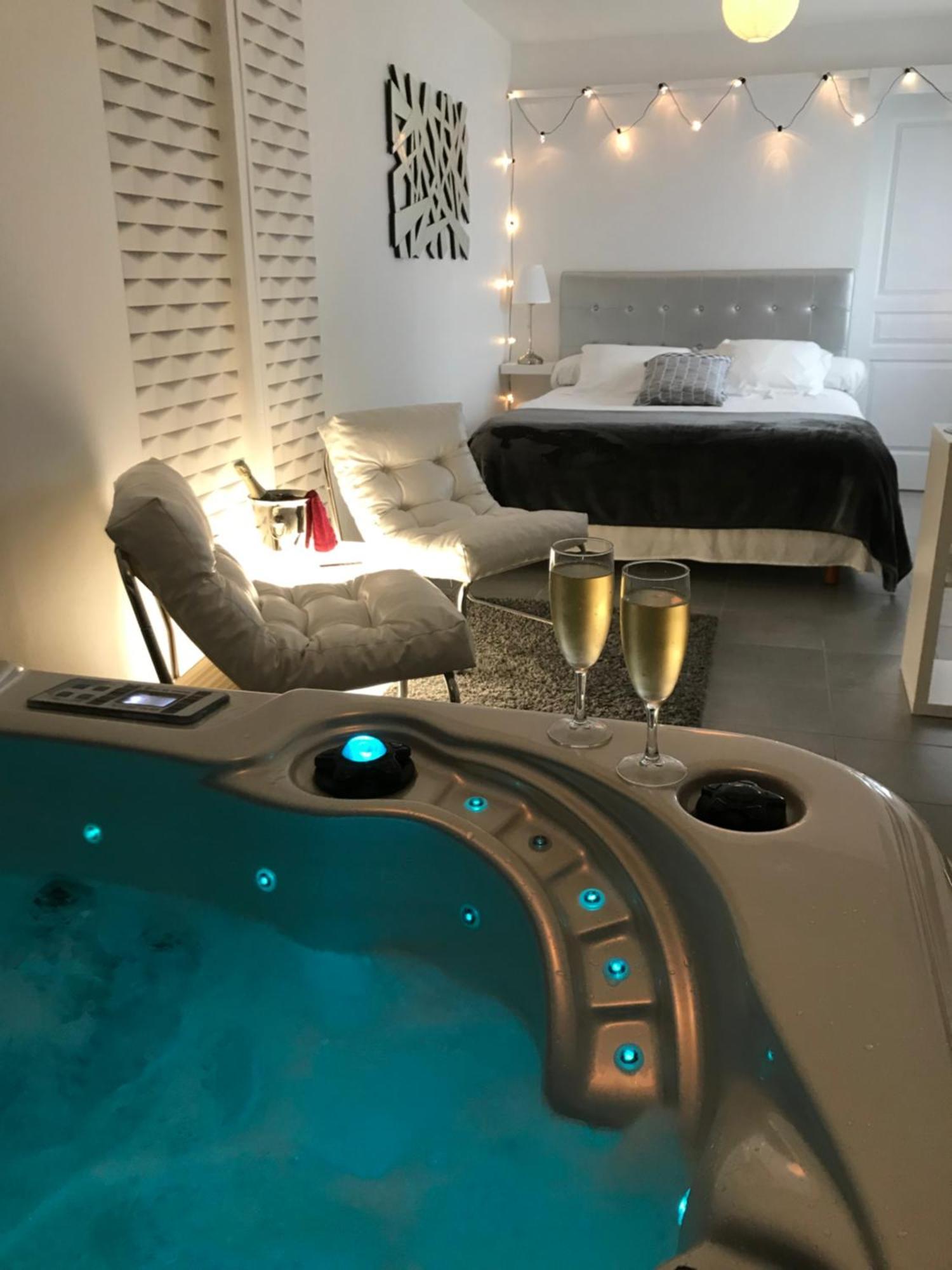 Le Relais De La Hardiesse 6Km Mont St Michel - Chambres Doubles - Suite Spa Privatif Courtils ภายนอก รูปภาพ